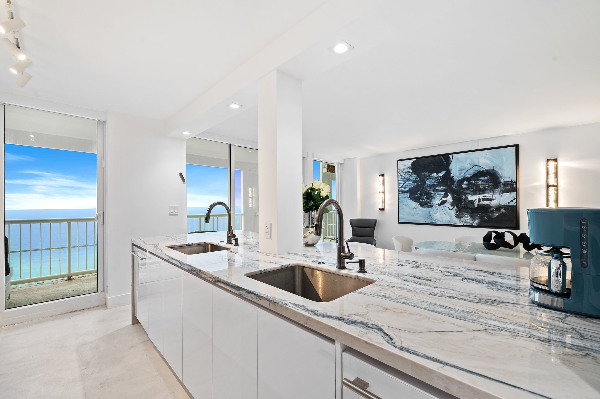 <i>Surfside</i> Oceanfront Residence